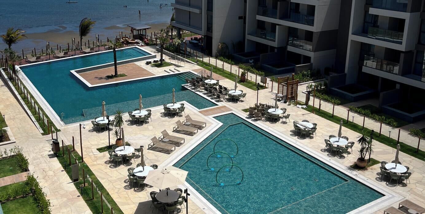 2 piscinas al aire libre, sombrillas, sillones reclinables de piscina