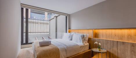 4 habitaciones, tabla de planchar con plancha, wifi y ropa de cama