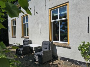 Terrace/patio - Charming Countryside Escape – Apartment “Het Voorhuis” (Horssen)