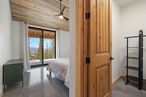 3 bedrooms, desk, iron/ironing board, free WiFi - New Rental! Newly Built, 3 Bed/2 Bath, Modern Mountain House - The Green Dragon (Fairplay)