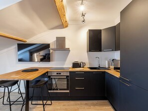 Kühlschrank, Mikrowelle, Ofen, Geschirrspüler