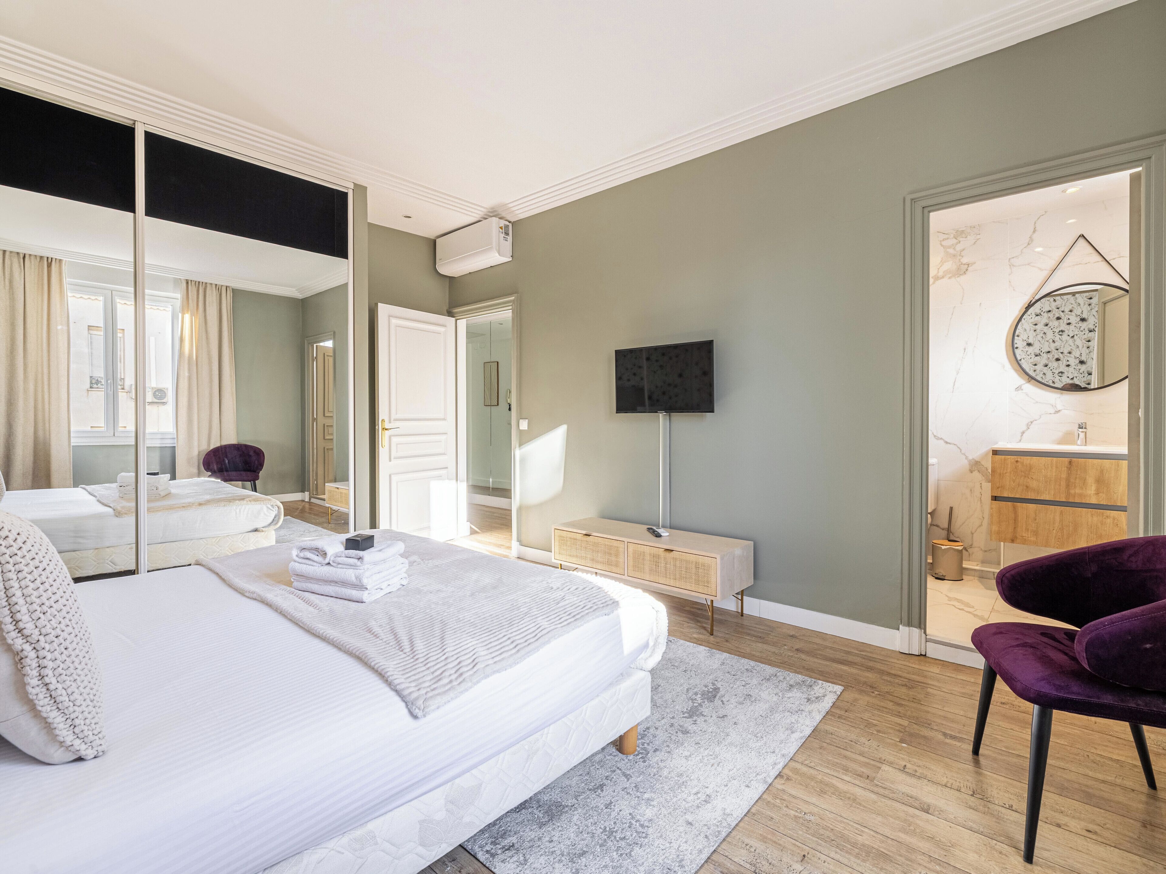 3 slaapkamers, een strijkplank/strijkijzer, wifi, beddengoed