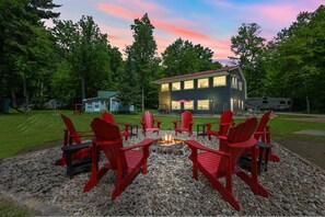 House | 3 bedrooms - 5 BR Family Hangout I Lake Views I Firepit (Suring)