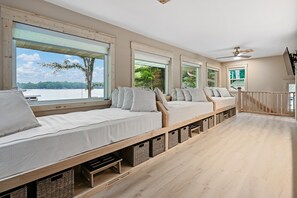 Exterior - 5 BR Family Hangout I Lake Views I Firepit (Suring)