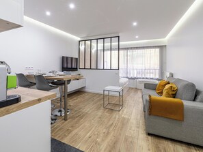 Interior - Modern apartment for 4 people near the Palais (Cannes)
