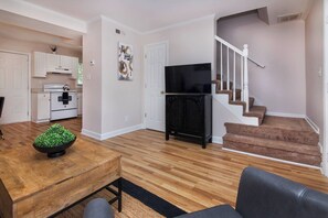Living area - Longer Stay 1BR with Comfortable Living & Workspace (Charlotte)
