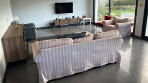 TV, DVD player - Modern house near the sea (Trébeurden)