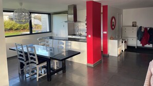 Coffee/tea maker, fridge, microwave, oven - Modern house near the sea (Trébeurden)