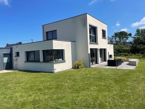 Maison moderne proche de la mer