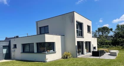 Maison moderne proche de la mer