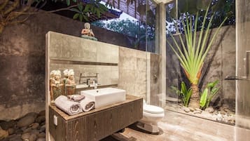 Sabun, sampo, dan tisu toilet