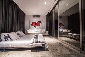 Caja de seguridad en la habitación, escritorio y wifi gratis 