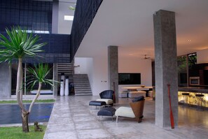Outdoor dining - Modern 4BD Villa with Pool in Seminyak (Seminyak)