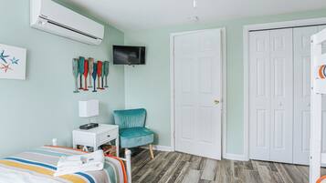 2 bedrooms, desk, iron/ironing board, travel cot