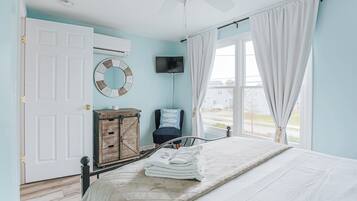 2 chambres, bureau, fer et planche Ă repasser, lit parapluie