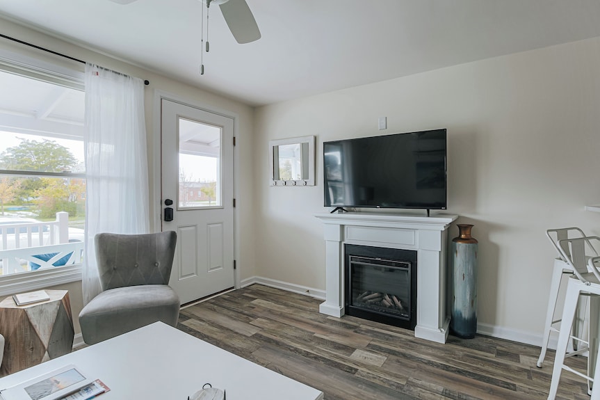 New! By Park-family Friendly-fenced Yard-fire Pit! Walk To Central Park & Beach! - Cape Charles, VA