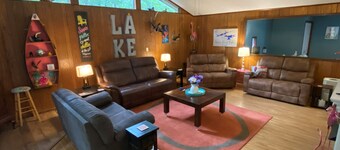 Blue Flamingo Getaway - Just outside marina entrance