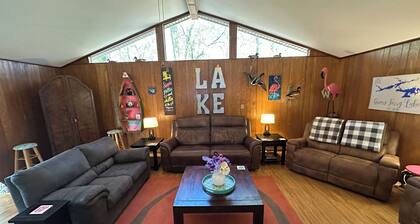 Blue Flamingo Getaway - Just outside marina entrance