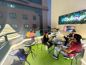Outdoor dining - The Hive Partition Room in Tecom (Dubai)