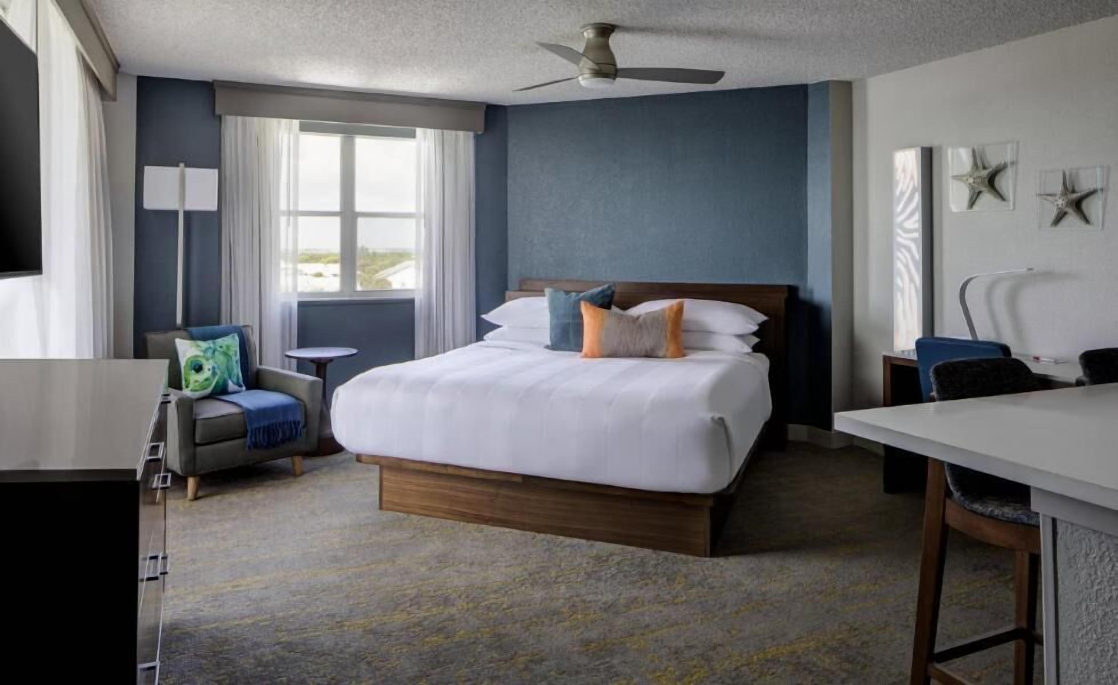 Studio, 1 King Bed, Non Smoking, Balcony | In-room safe, iron/ironing board, free WiFi