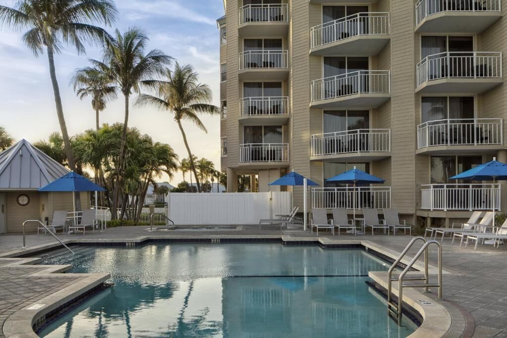 Studio, 1 King Bed, Non Smoking, Balcony | Pool