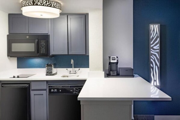 Studio, 1 King Bed, Non Smoking, Balcony | Private kitchen - Beach Villas (Stuart)