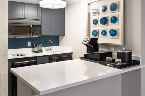 Suite, 1 King Bed with Sofa bed, Non Smoking, Balcony | Private kitchen
