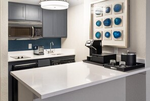 Suite, 1 King Bed with Sofa bed, Non Smoking, Balcony | Private kitchen