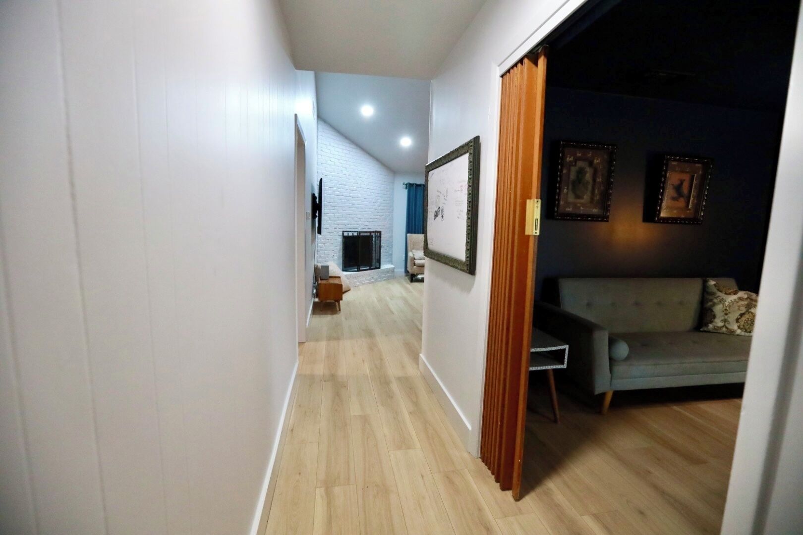 Smart TV, fireplace