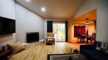 Smart TV, fireplace