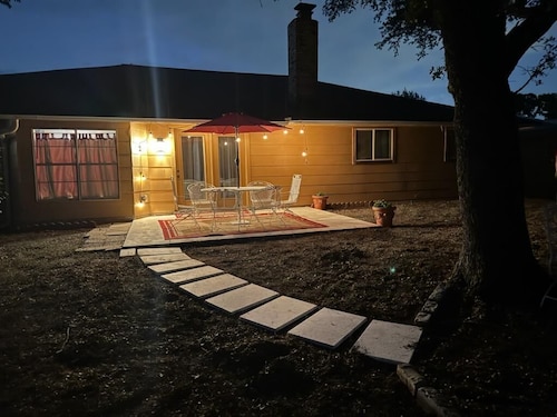 Lovely 4-bedroom house in vibrant Austin neighborhood