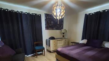 4 bedrooms, desk, iron/ironing board, free WiFi