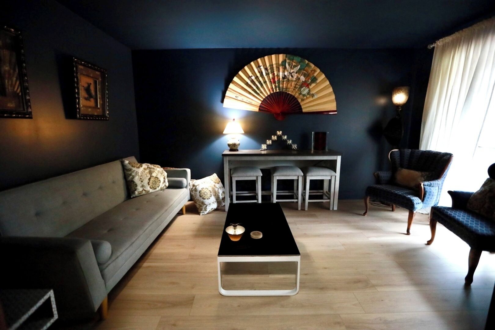Smart TV, fireplace