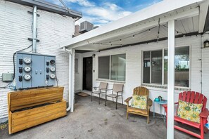 Terrace/patio - Modern Studio w/ Full Kitchen & In-Unit Laundry (Salt Lake City)