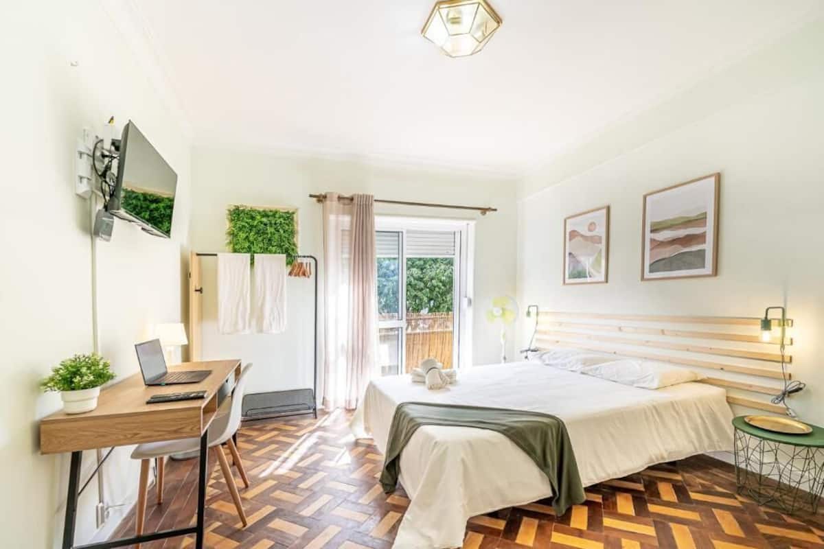 Double Room, Balcony | Iron/ironing board, free WiFi