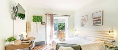 Double Room, Balcony | Iron/ironing board, free WiFi