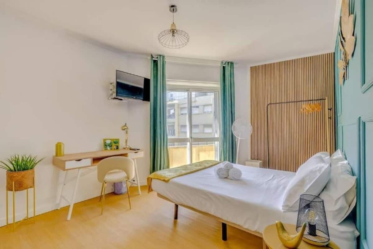 Doppia Deluxe, balcone | Ferro/asse da stiro, Wi-Fi gratuito