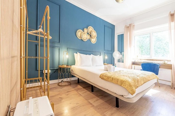 Deluxe Double Room | Iron/ironing board (on request), WiFi (free)