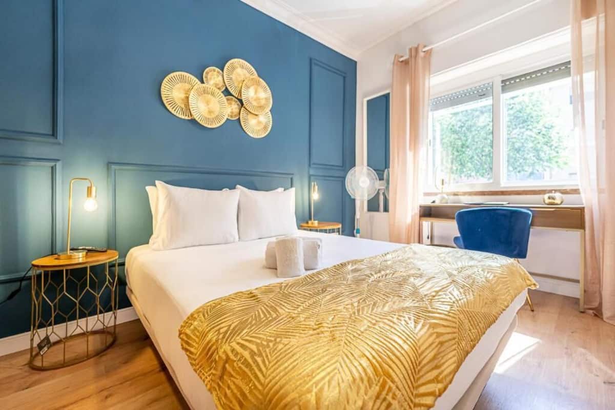 Deluxe Double Room | Iron/ironing board, free WiFi