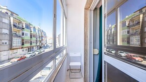 A narrow balcony with a view of a busy street and adjacent buildings. - Goa Square Guesthouse by Lisbon with Sintra (Amadora)