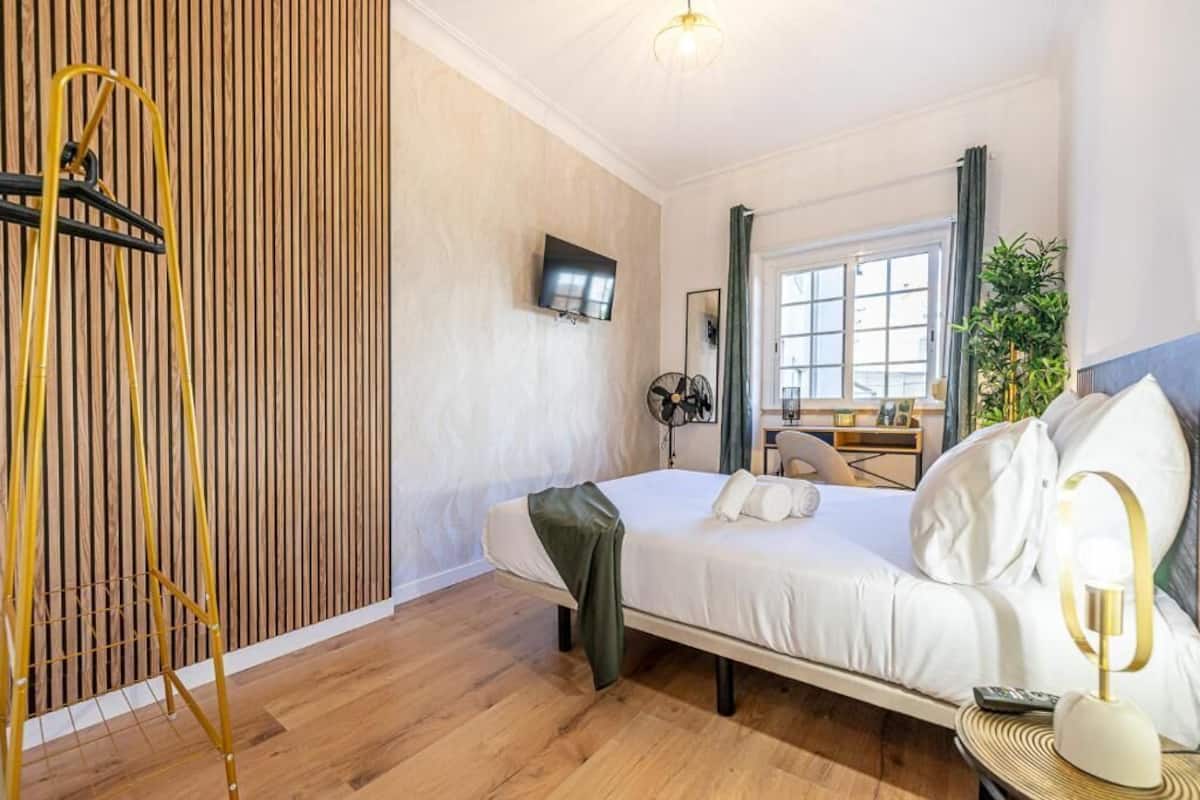 مكواة/لوح كي وواي فاي مجانًا