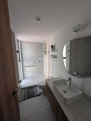 Handtücher, Seife, Shampoo, Toilettenpapier