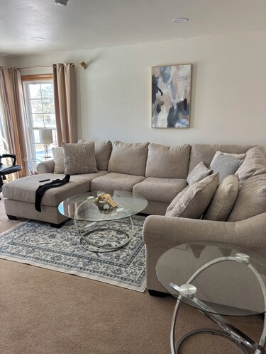 3-bedroom house in gorgeous Milwaukee with cool AC breeze