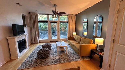 Tranquil Gated 1-bedroom condo in Clifton with AC in charming Louisville