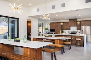 Dining - Private High-end Resort•Pool•Hottub•Rooftop Movie Theater•Walk to River•Firepit (Concan)