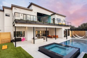 A modern two-story house with a large backyard, a swimming pool, and outdoor furniture. - Private High-end Resort•Pool•Hottub•Rooftop Movie Theater•Walk to River•Firepit (Concan)