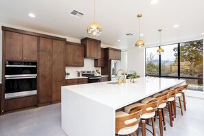 Fridge, microwave, oven, stovetop - Private High-end Resort•Pool•Hottub•Rooftop Movie Theater•Walk to River•Firepit (Concan)
