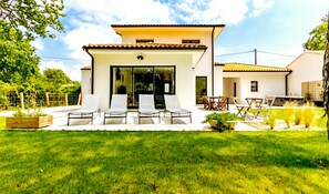 Outdoor dining - Villa, close to beaches (Pornic)