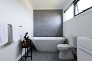 Bathroom - Modern Newnham Retreat (Newnham)