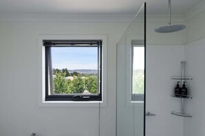 Bathroom - Modern Newnham Retreat (Newnham)